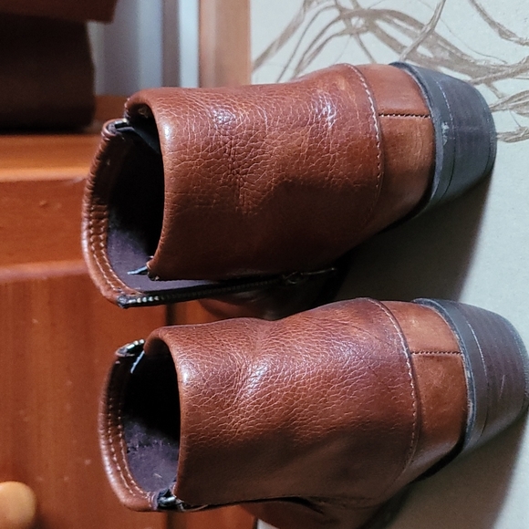 B.O.C. Atlana Leather Foldover boots with side zipper detail - Picture 4 of 6